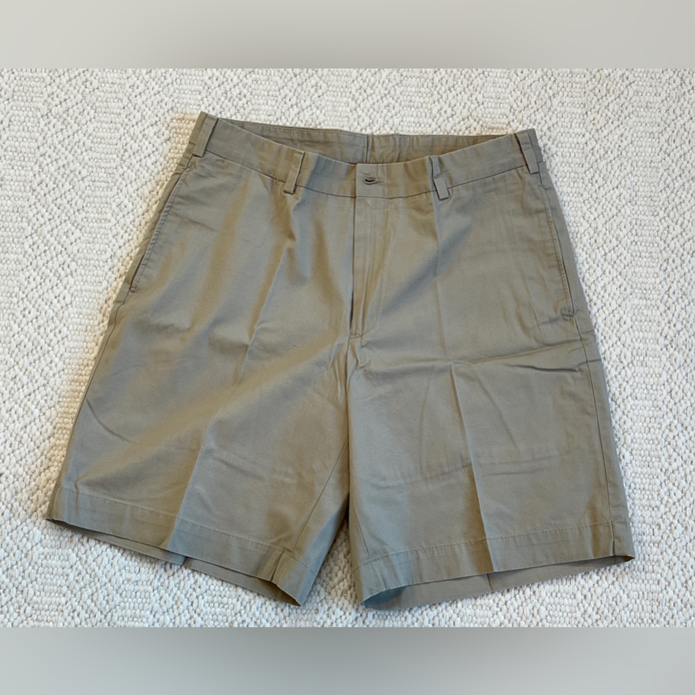 NWT Bill’s Khakis Flat Front Shorts (35, standard fit)
